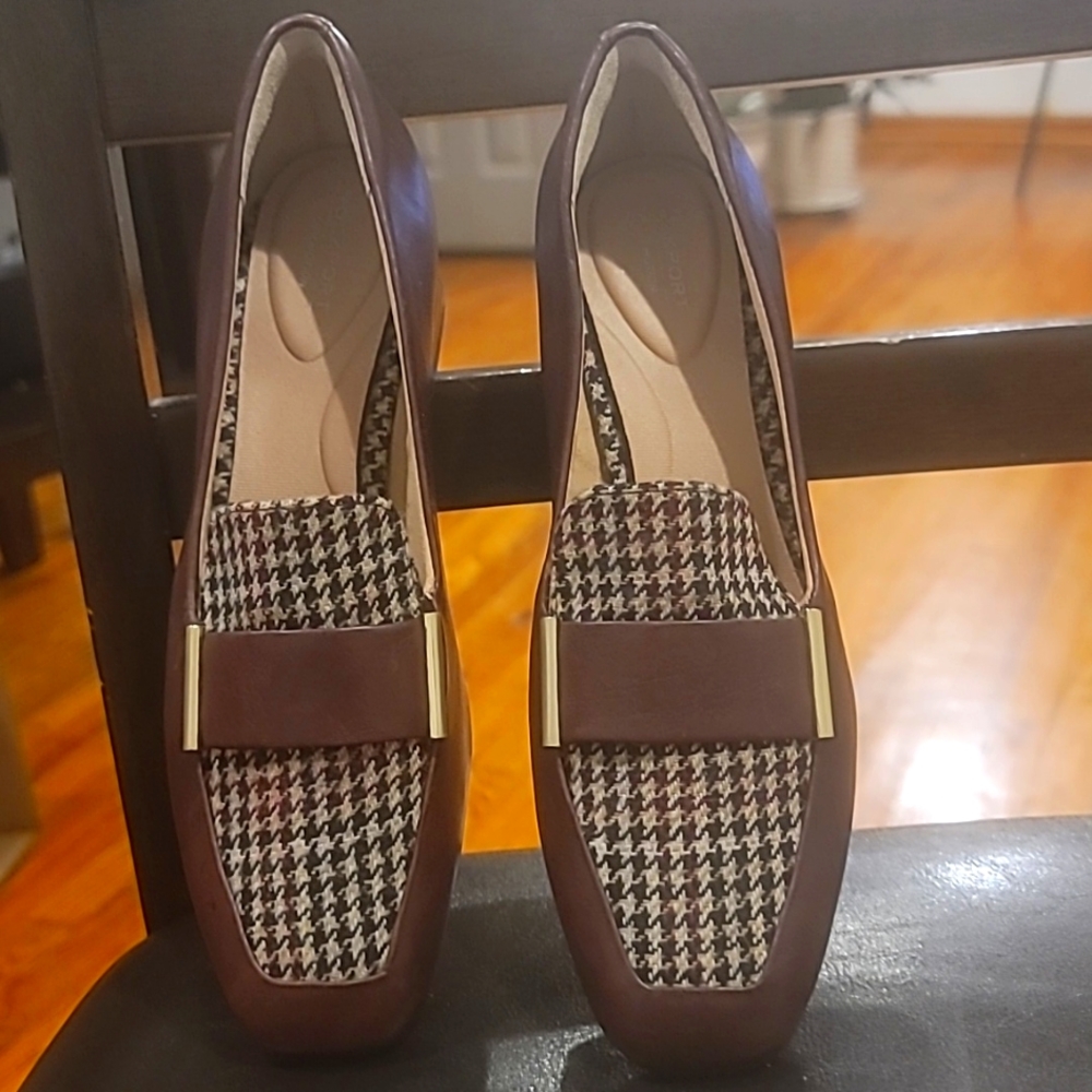 Size 5 Women's Brown and Cream Rockport  Leather Loafers- Esma  NWOT or Box.